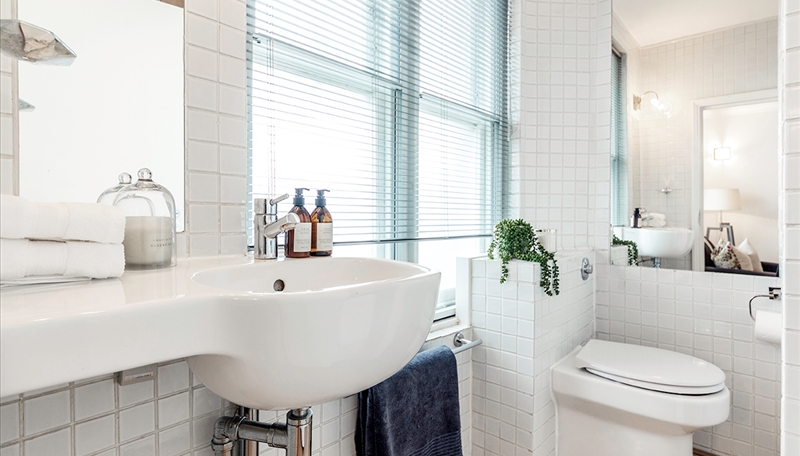 Stylish Studio Apartment with Access to Private Communal Garden Image 6