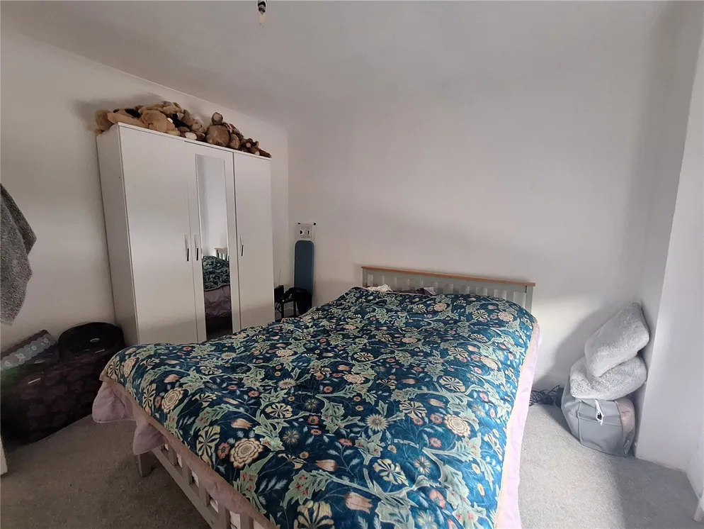Property carousel item 4