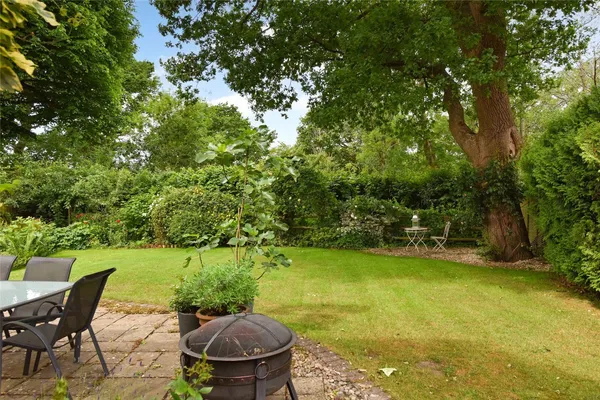 Plainwood Close, Summersdale, PO19 photo 15