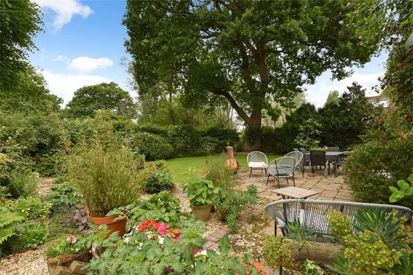 Plainwood Close, Summersdale, PO19 photo 16