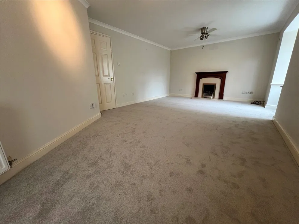 Property carousel item 4