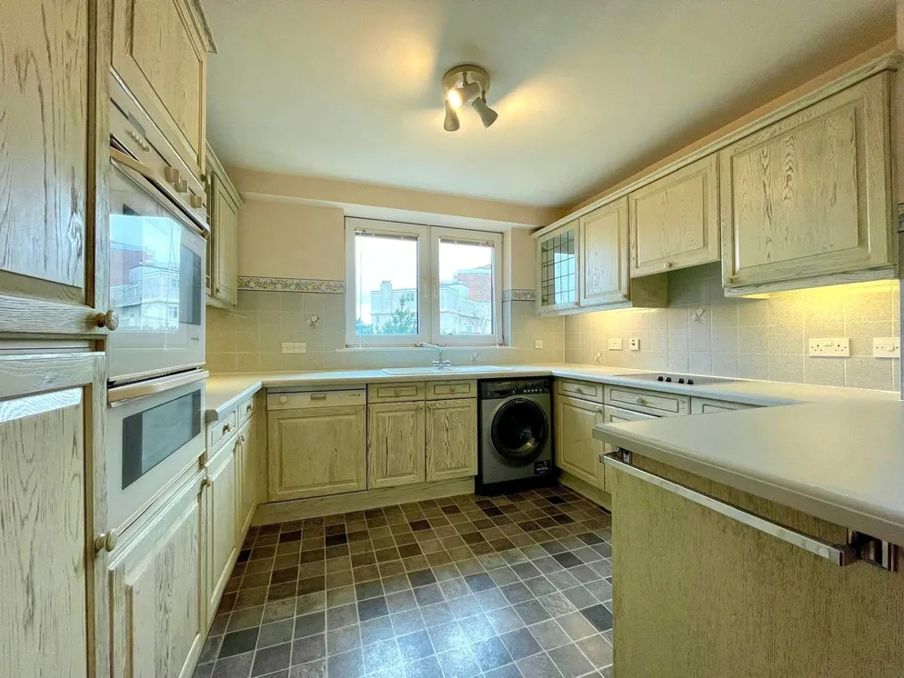 Property carousel item 4