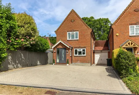 Stewart Close, Abbots Langley, WD5
