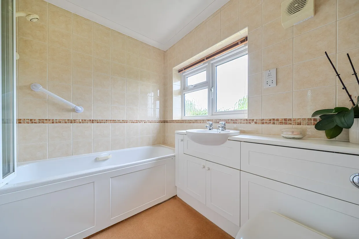 Watermill Way, Weston Turville, HP22 photo 14