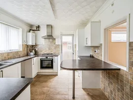 Tudor Close, SEAFORD thumb 3