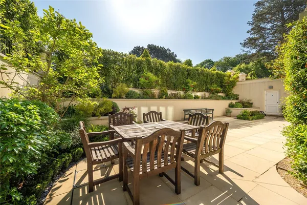 Westcott Road, Dorking, RH4 photo 9
