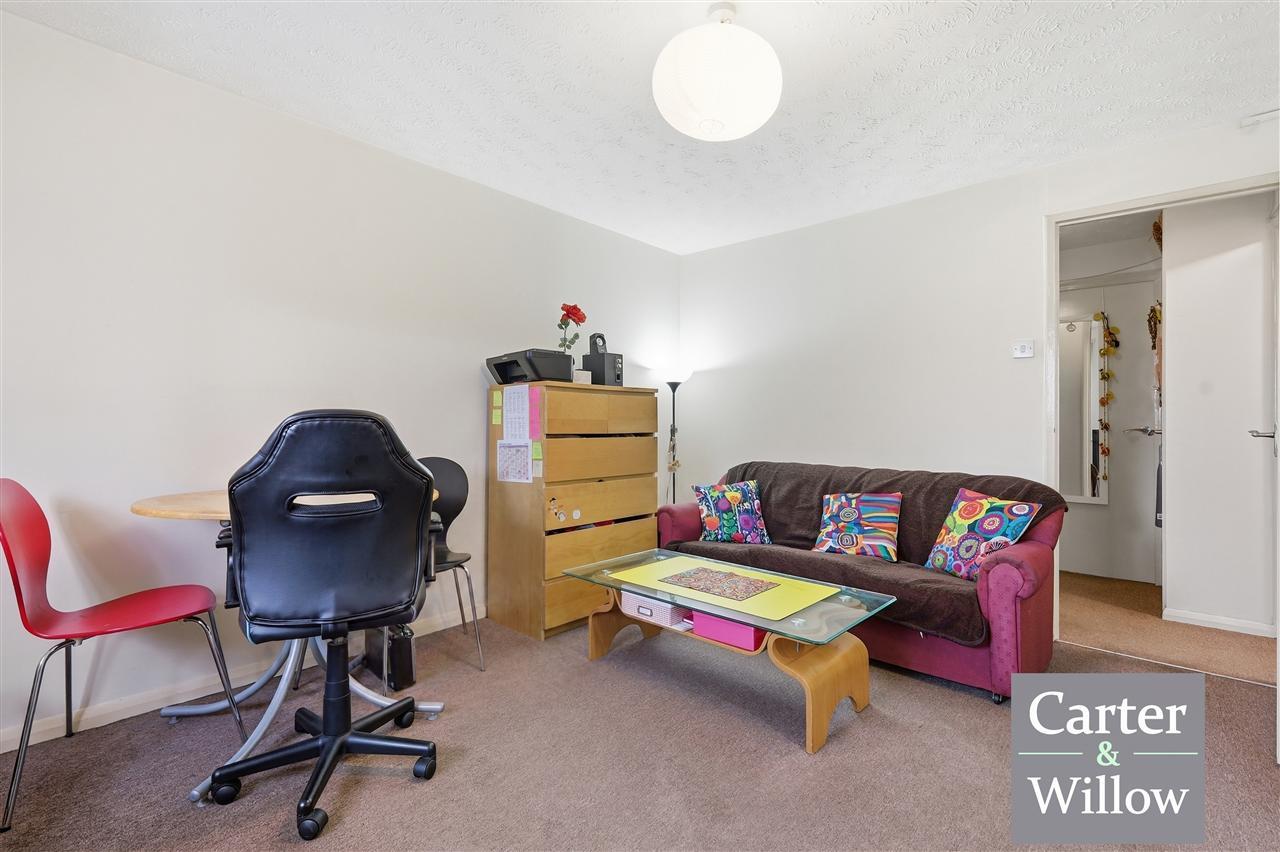 Plumtree Close, Dagenham, Essex Image 2