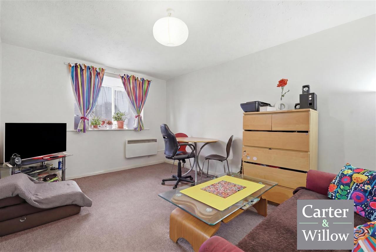 Plumtree Close, Dagenham, Essex Image 3