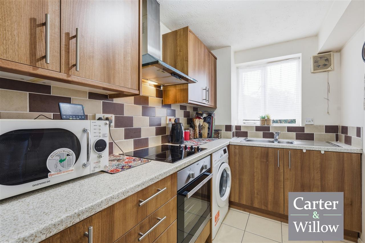 Plumtree Close, Dagenham, Essex Image 4