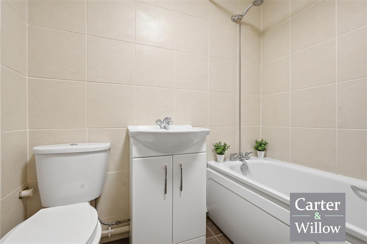 Plumtree Close, Dagenham, Essex Image 8