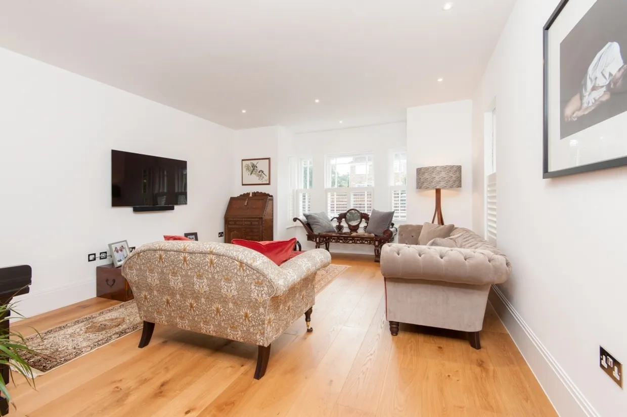 Baker Street Weybridge KT13 photo 8
