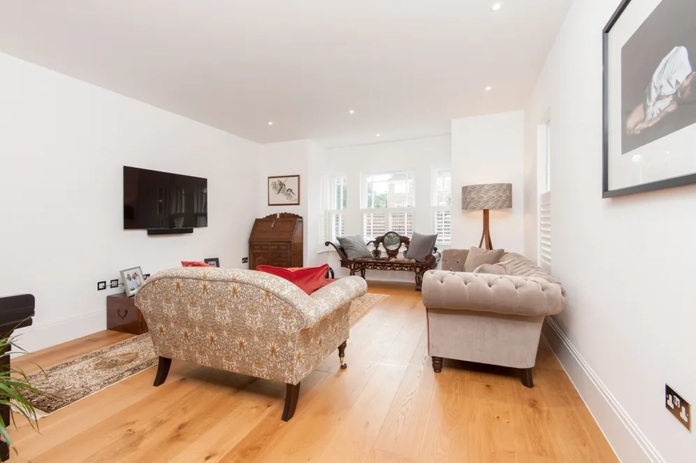 Baker Street Weybridge KT13 photo 8