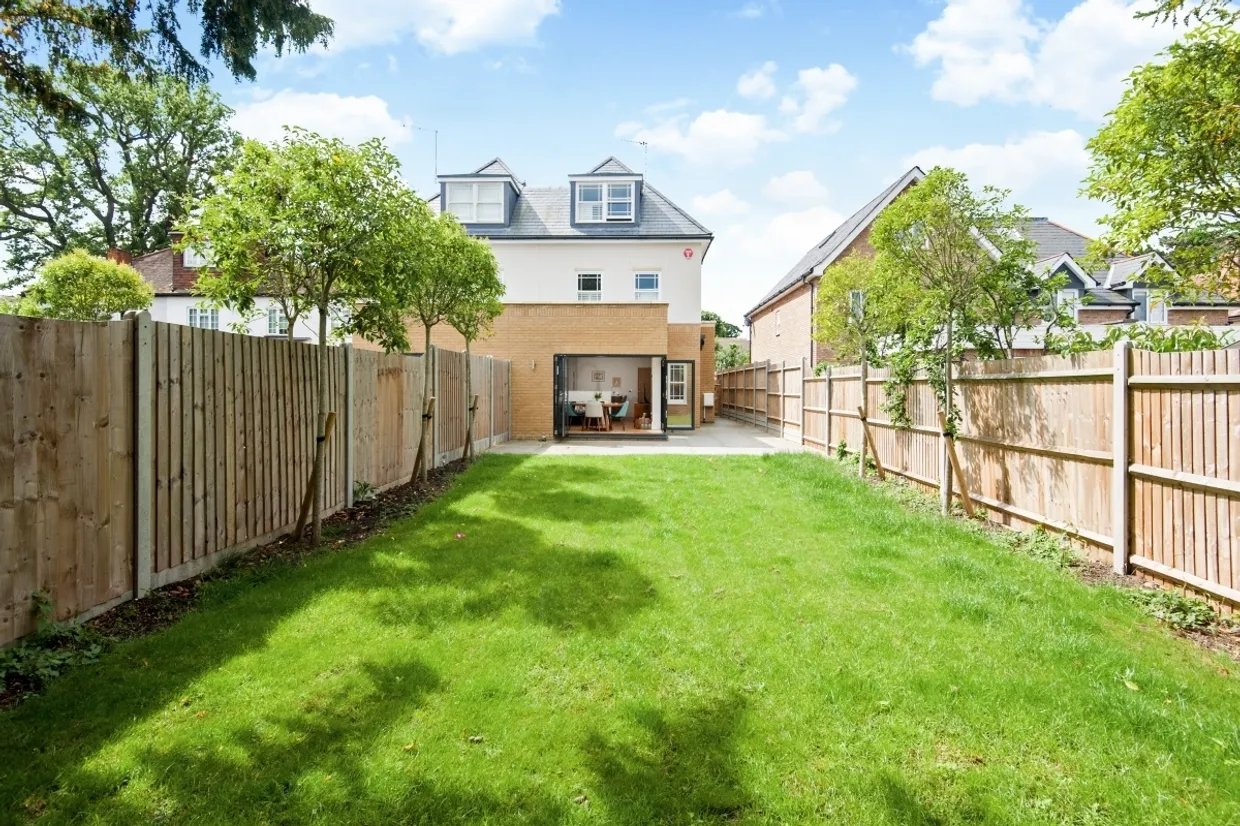 Baker Street Weybridge KT13 photo 14
