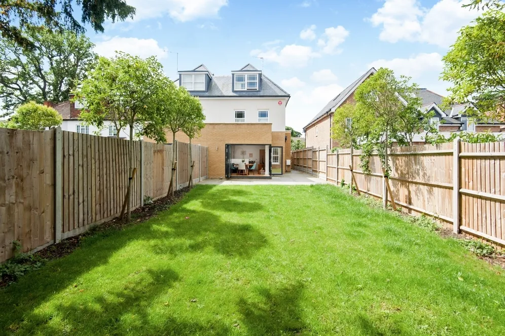 Baker Street Weybridge KT13 photo 14