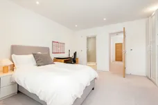 Baker Street Weybridge KT13 photo 17