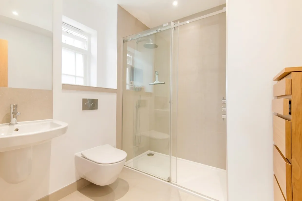 Baker Street Weybridge KT13 photo 18