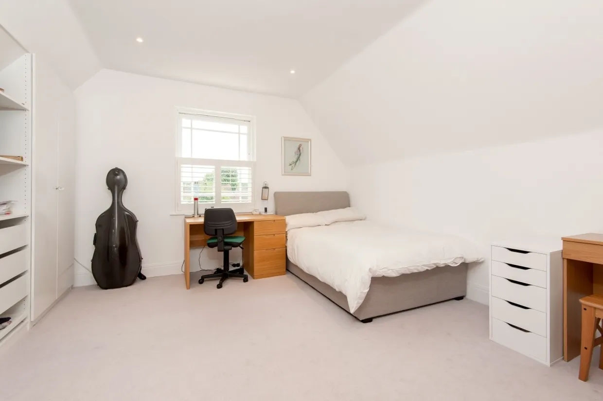 Baker Street Weybridge KT13 photo 21