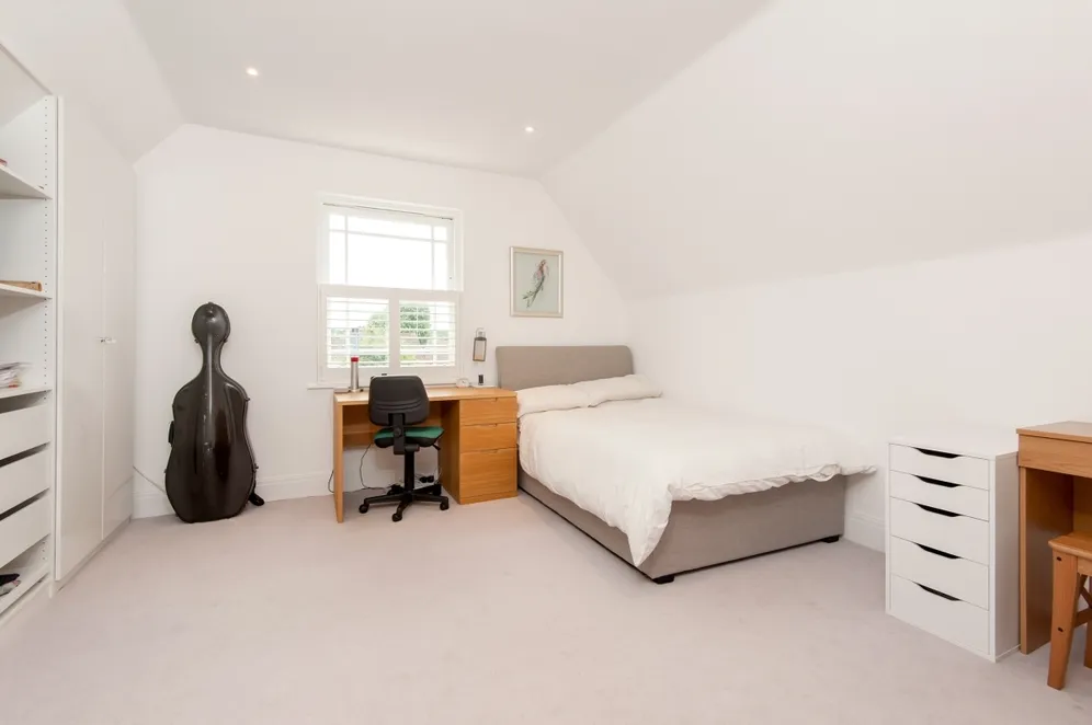 Baker Street Weybridge KT13 photo 21