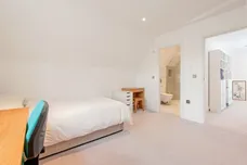 Baker Street Weybridge KT13 photo 22