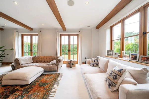 Mays Green, Cobham, KT11 photo 4