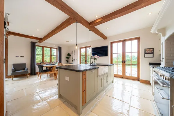 Mays Green, Cobham, KT11 photo 6