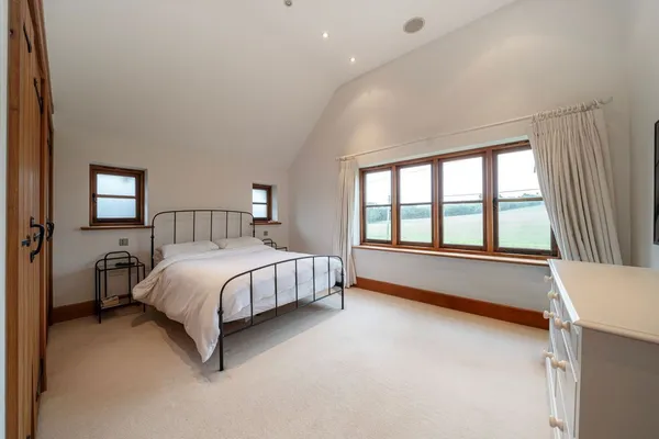 Mays Green, Cobham, KT11 photo 10