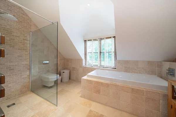 Mays Green, Cobham, KT11 photo 13