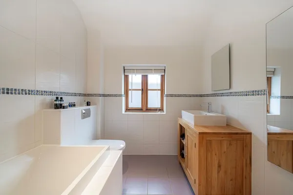 Mays Green, Cobham, KT11 photo 14