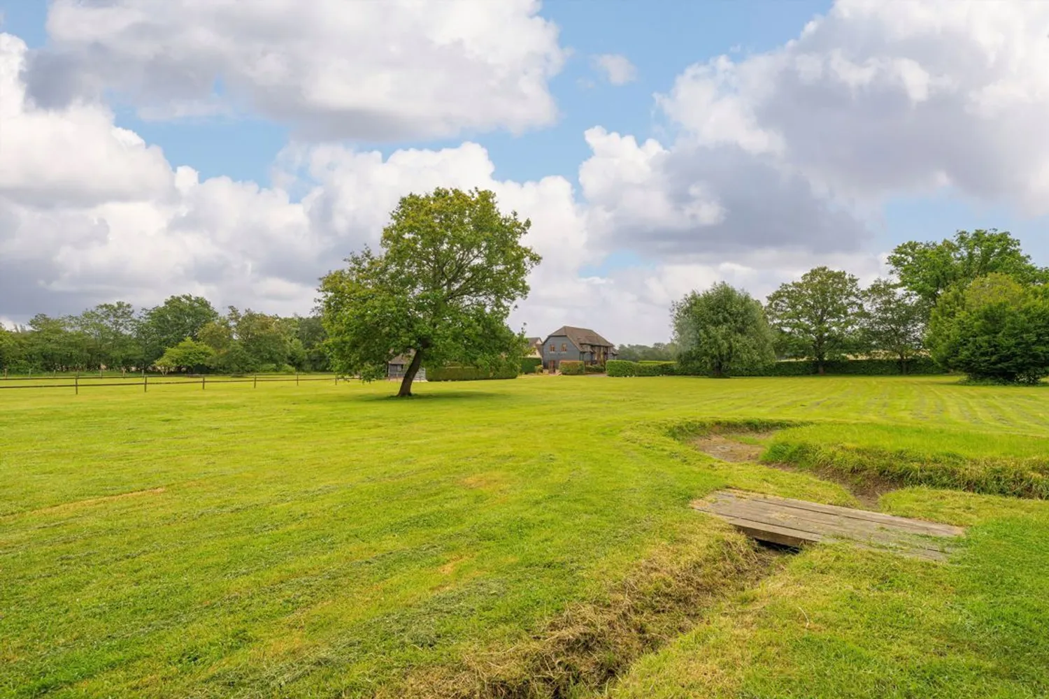 Mays Green, Cobham, KT11 photo 16