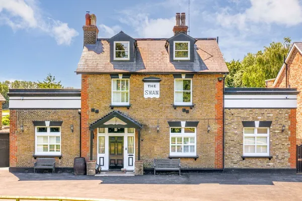 Moor Lane, Staines-Upon-Thames, TW19 photo 1