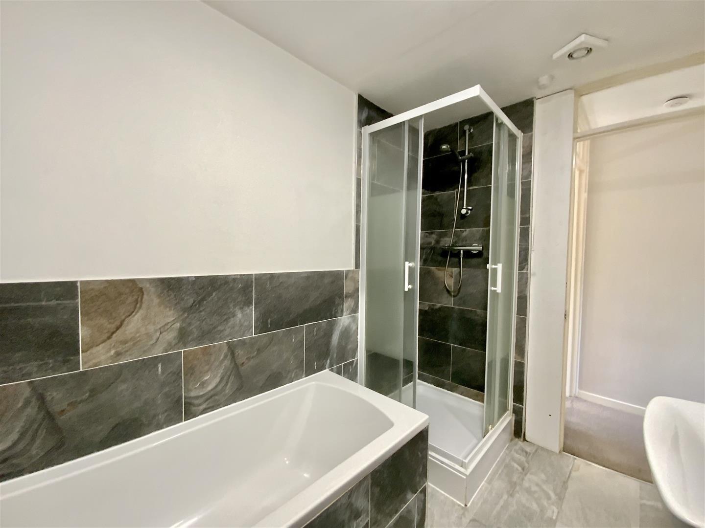 Glenwoods, Newport Pagnell Image 6