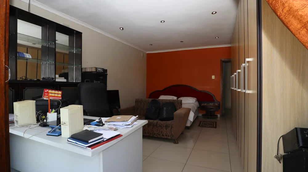 South Africa, KwaZulu Natal, La Mercy, Sea View Road, 12