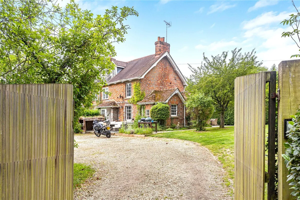 Kiln Lane, Binfield Heath, Henley-on-Thames, Oxfordshire, RG9
