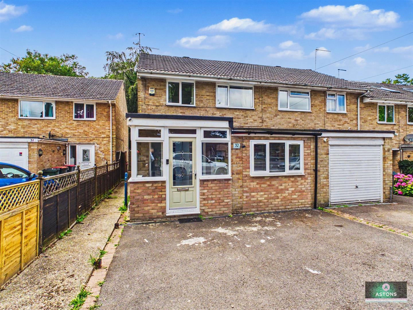 Mannings Close, Pound Hill Image 1