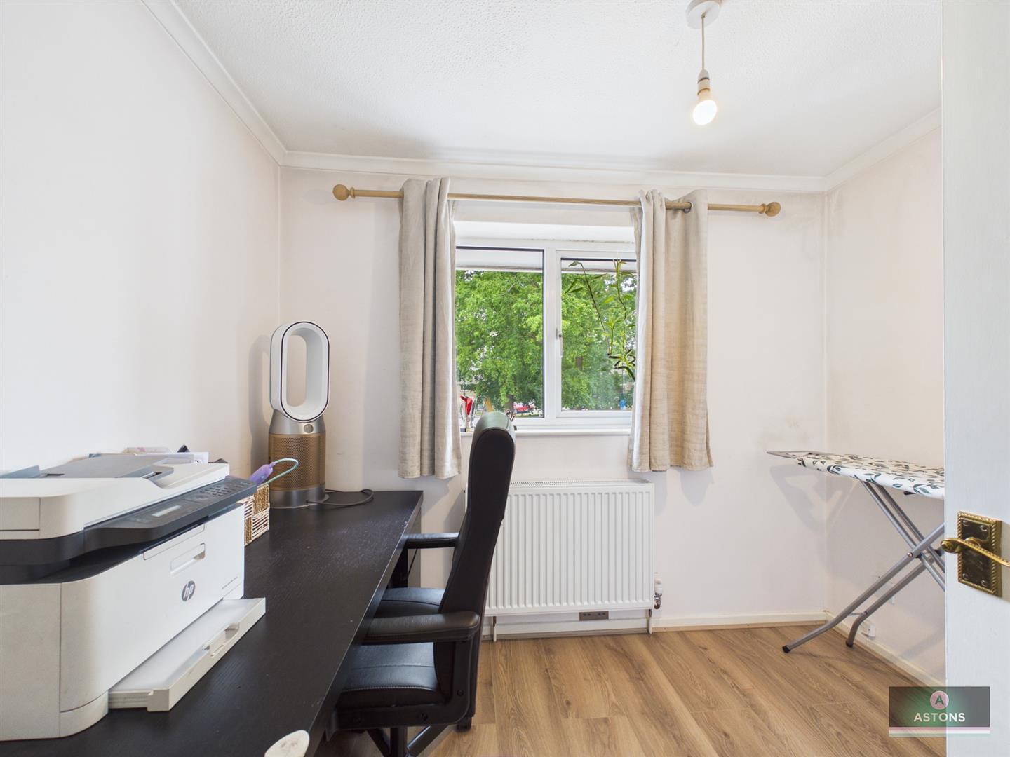 Mannings Close, Pound Hill Image 12