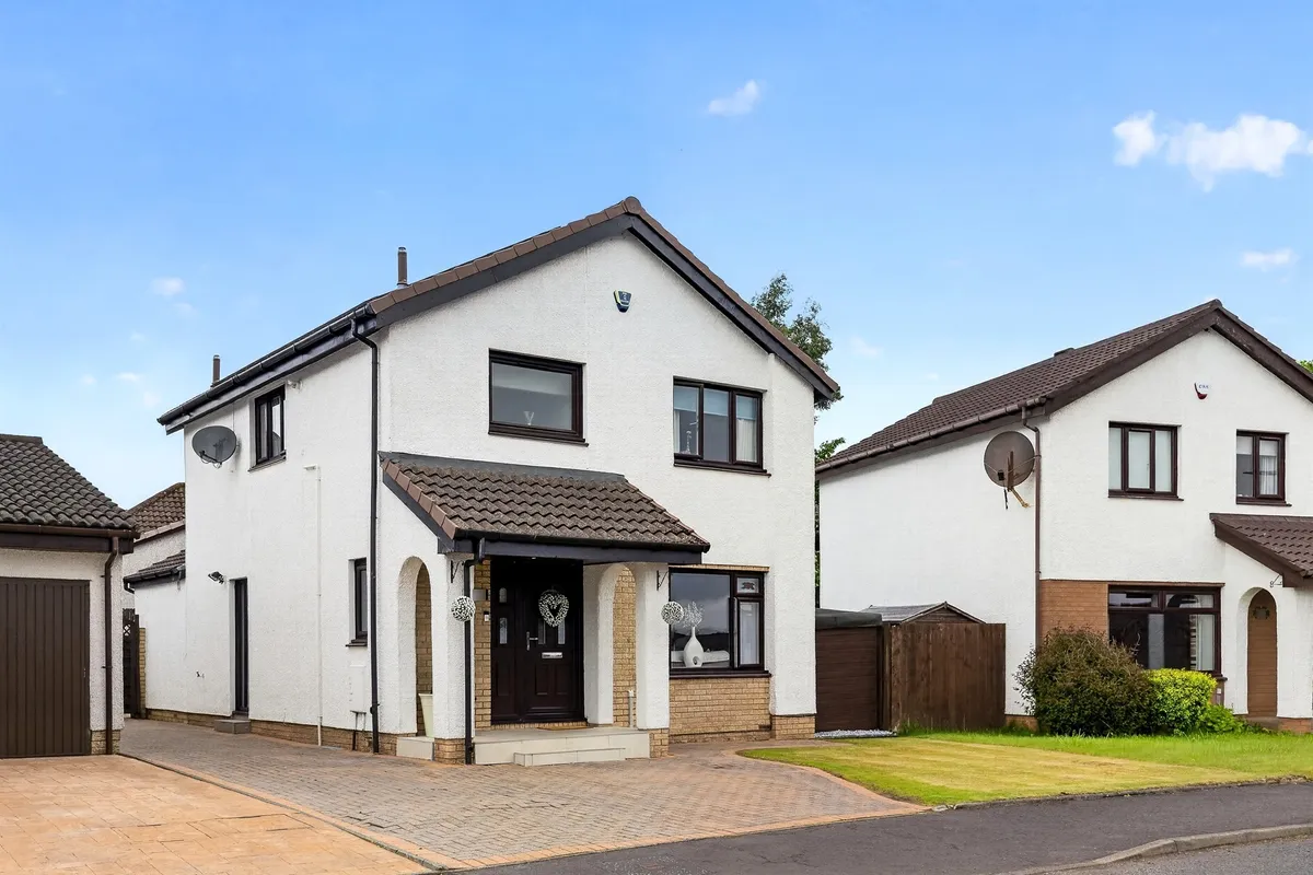 Flures Drive, Erskine