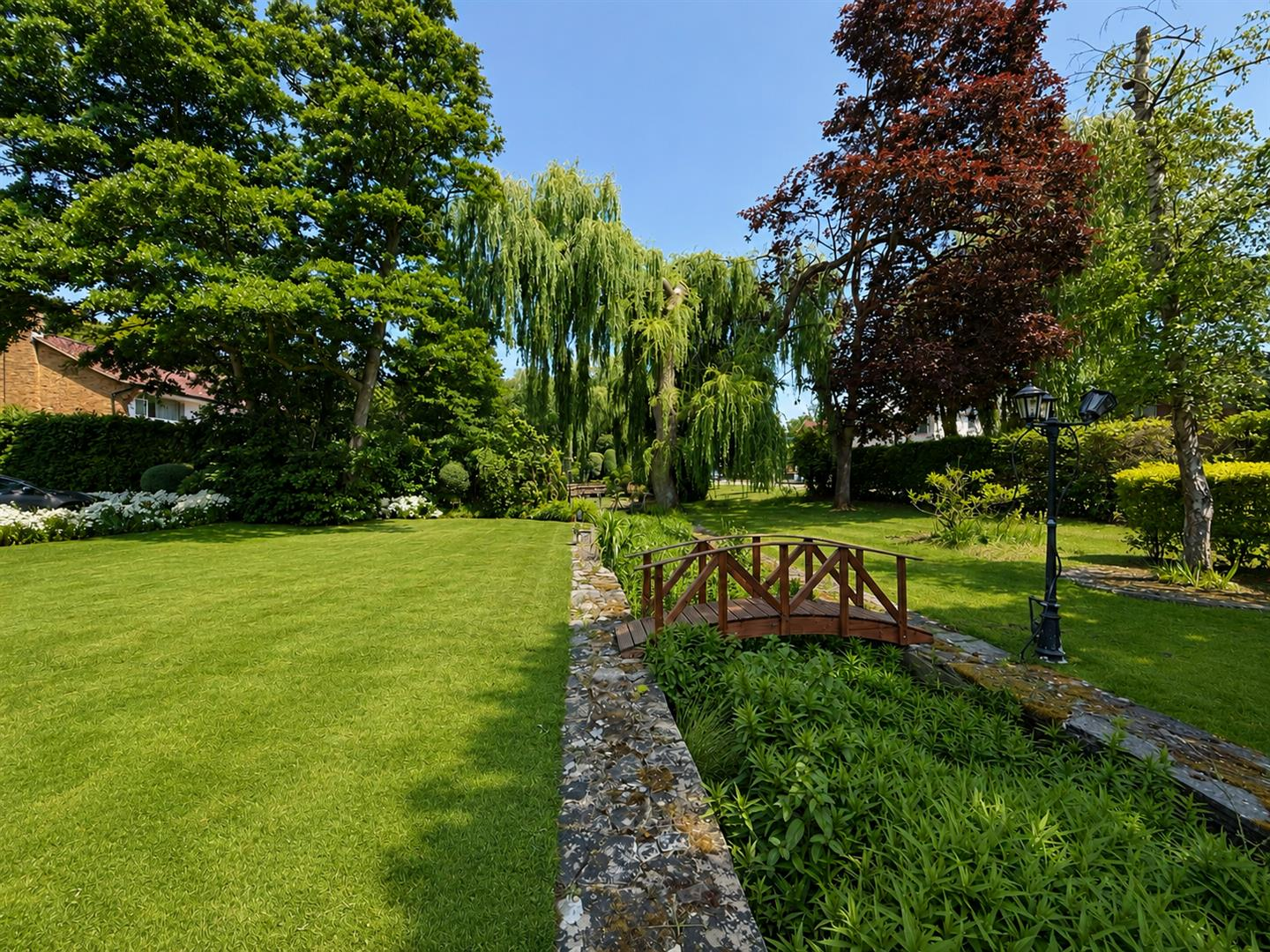 Lakeside Drive, Stoke Poges, Slough Image 2