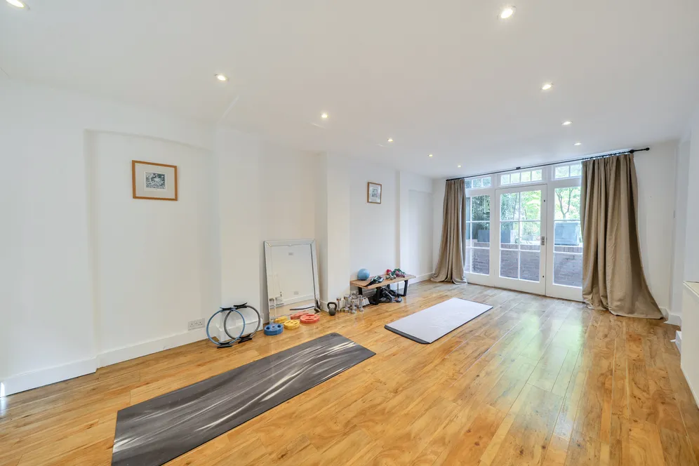 Woodland Rise, London, N10 photo 20