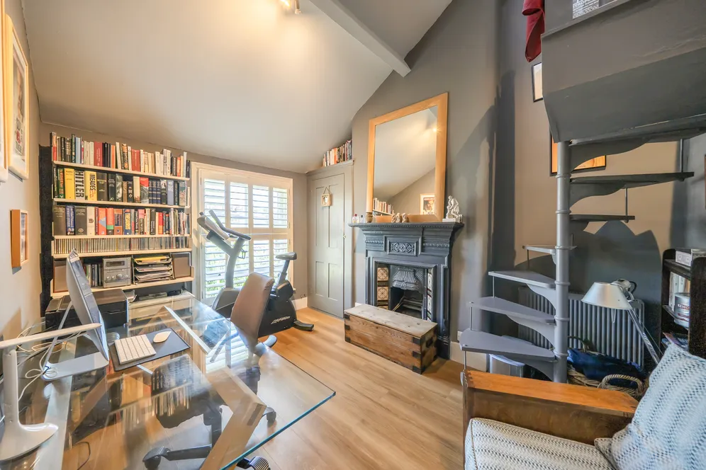 Woodland Rise, London, N10 photo 26