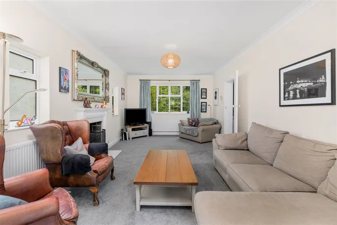 Property carousel image 11