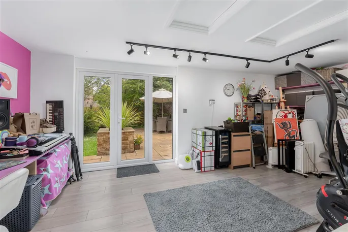 Property carousel image 16