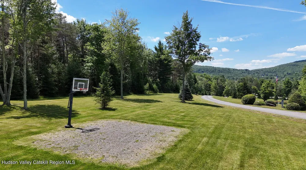 33 Elm Ridge Rd, Windham, NY 12439