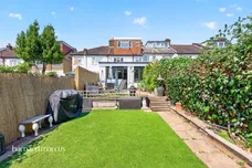 Rosehill Avenue, Sutton