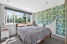 Rosehill Avenue, Sutton