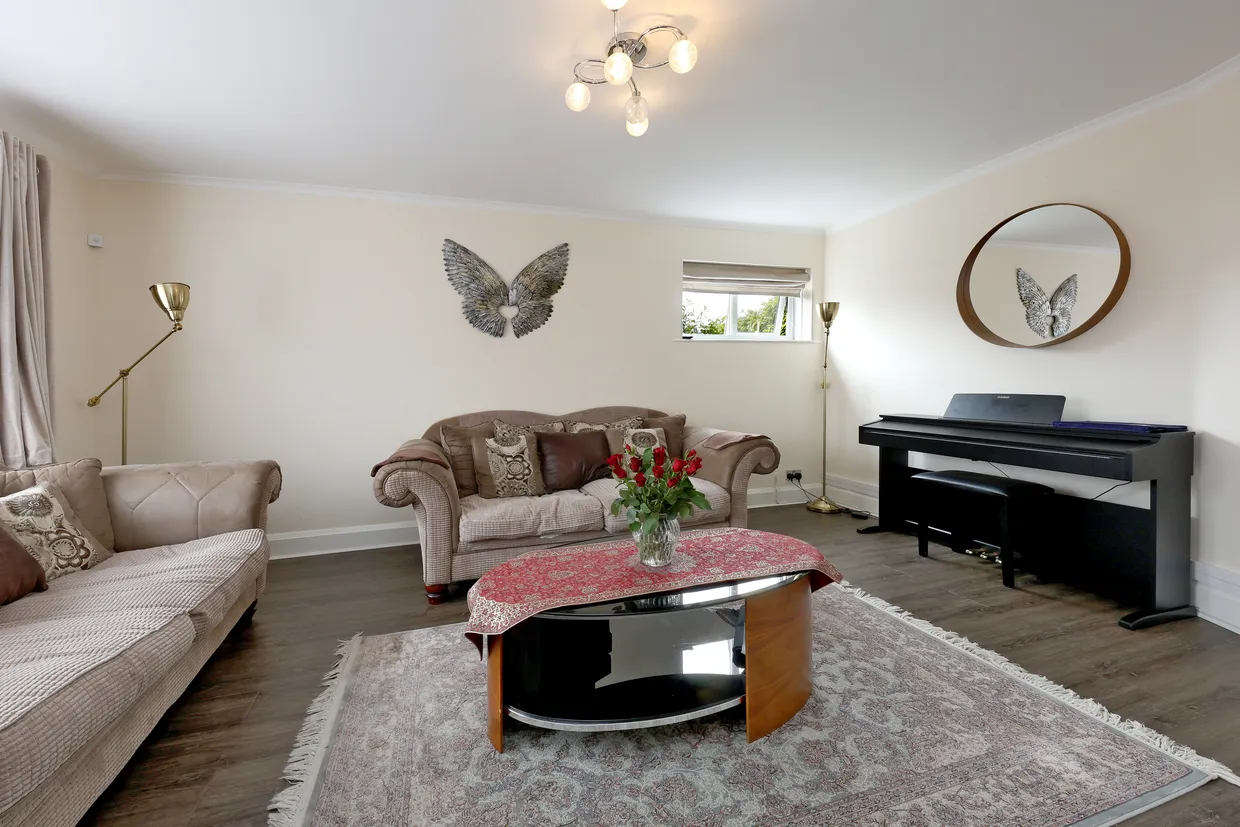 Joiners Lane, Gerrards Cross, SL9 photo 4