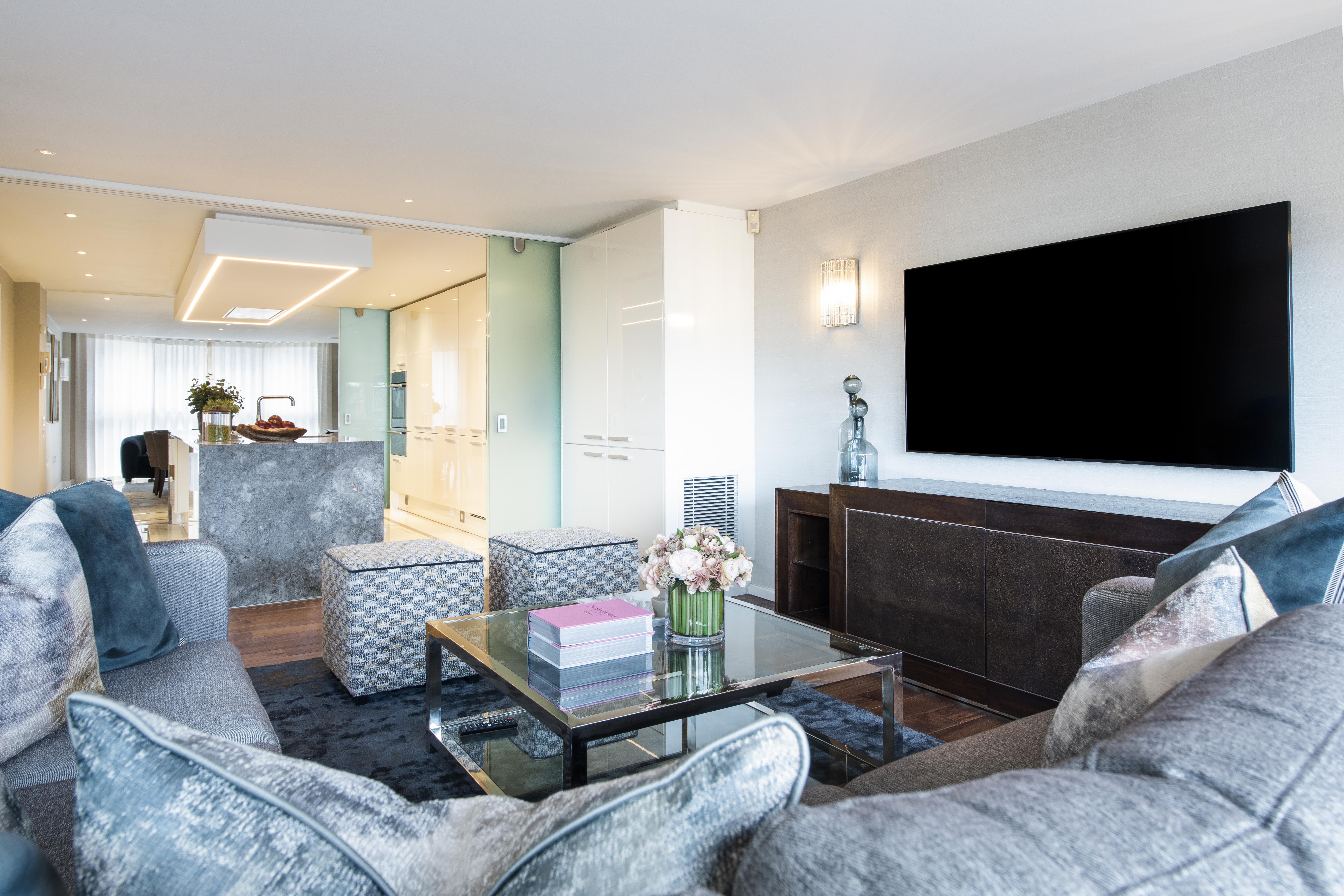 Exceptional Three-Bedroom Duplex Penthouse with Private Roof Garden Image 3
