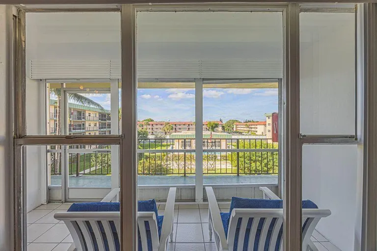 808 SE 7th St, Deerfield Beach, FL 33441