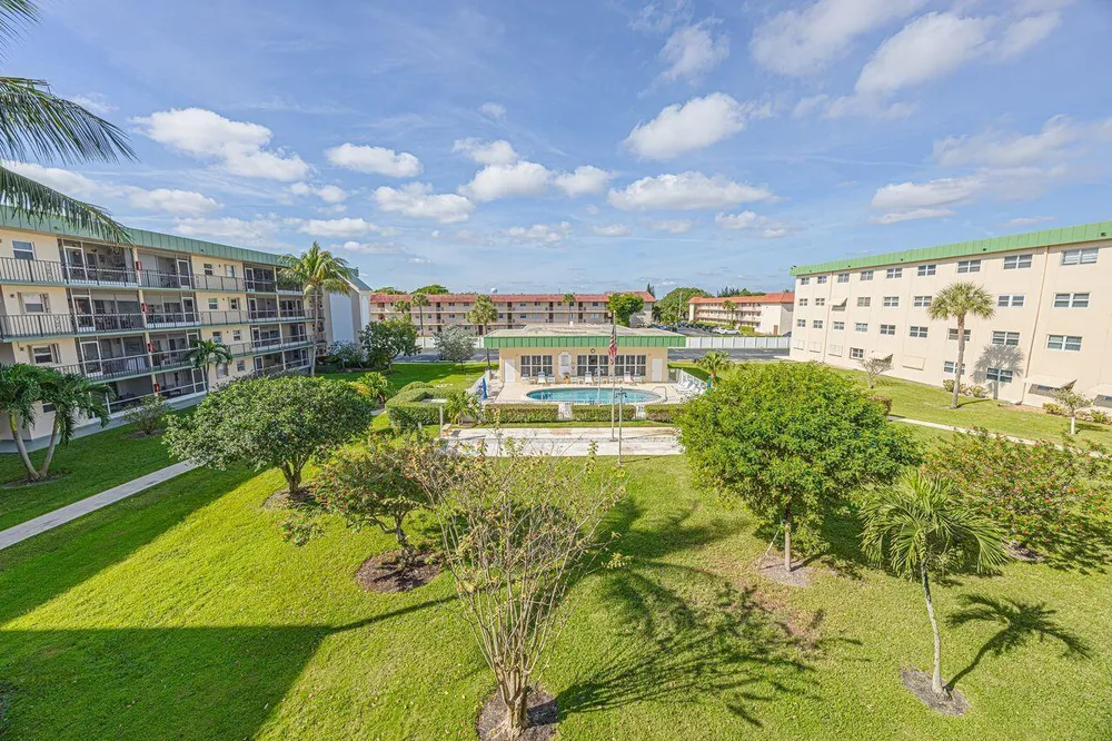 808 SE 7th St, Deerfield Beach, FL 33441