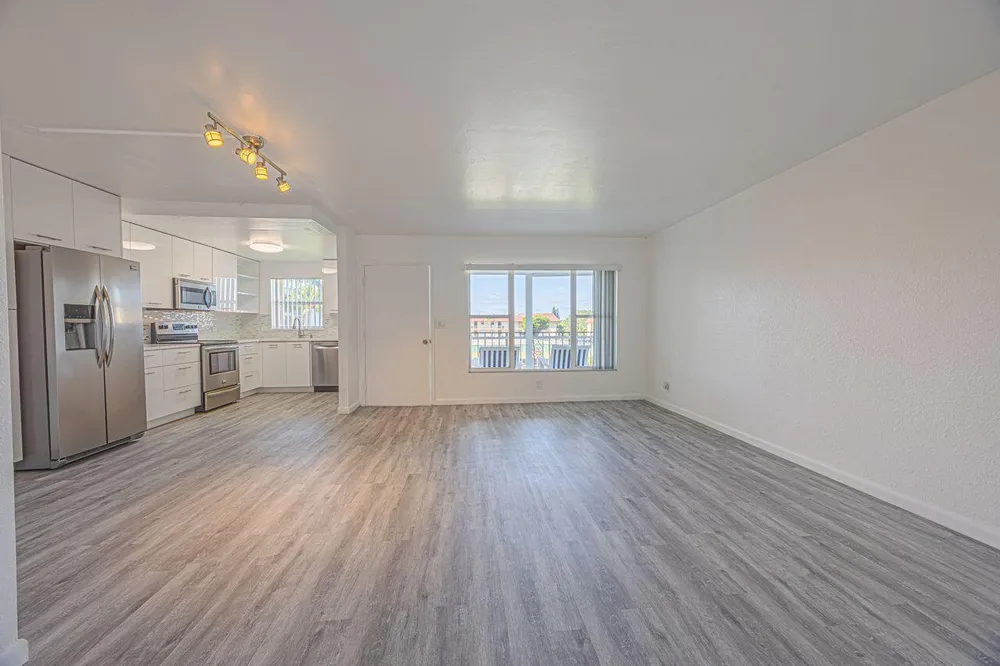 808 SE 7th St, Deerfield Beach, FL 33441