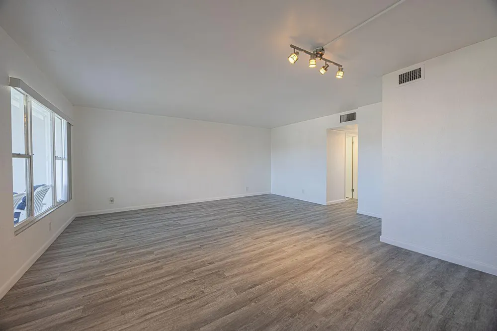 808 SE 7th St, Deerfield Beach, FL 33441